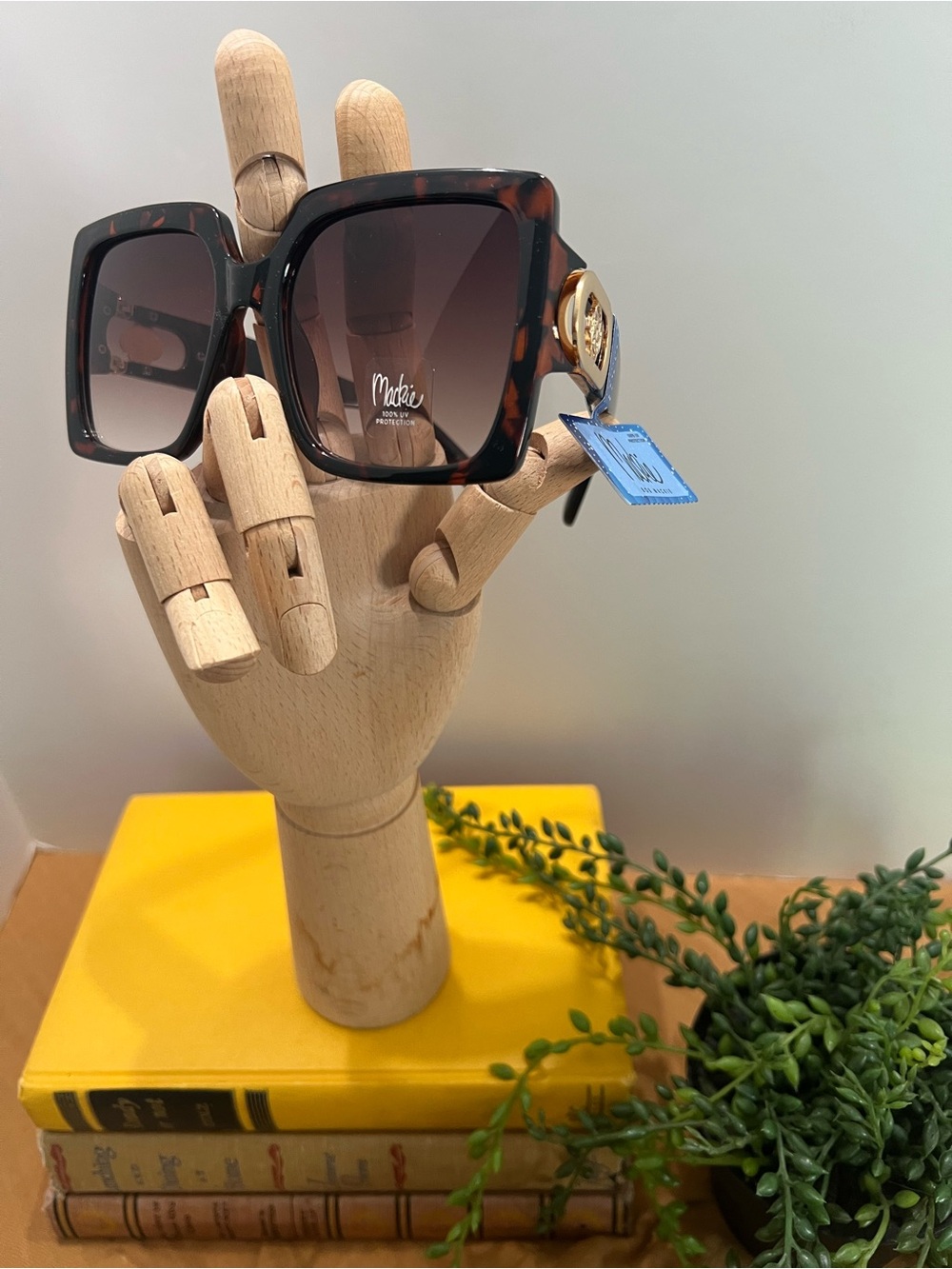 Tortoiseshell Square Sunglasses with Gradient Lenses